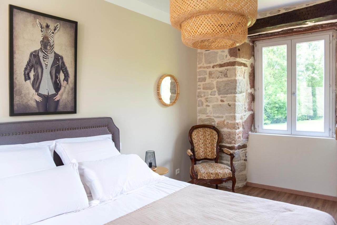 La Demeure Du Comte Bed & Breakfast Marcillac-Vallon Bagian luar foto