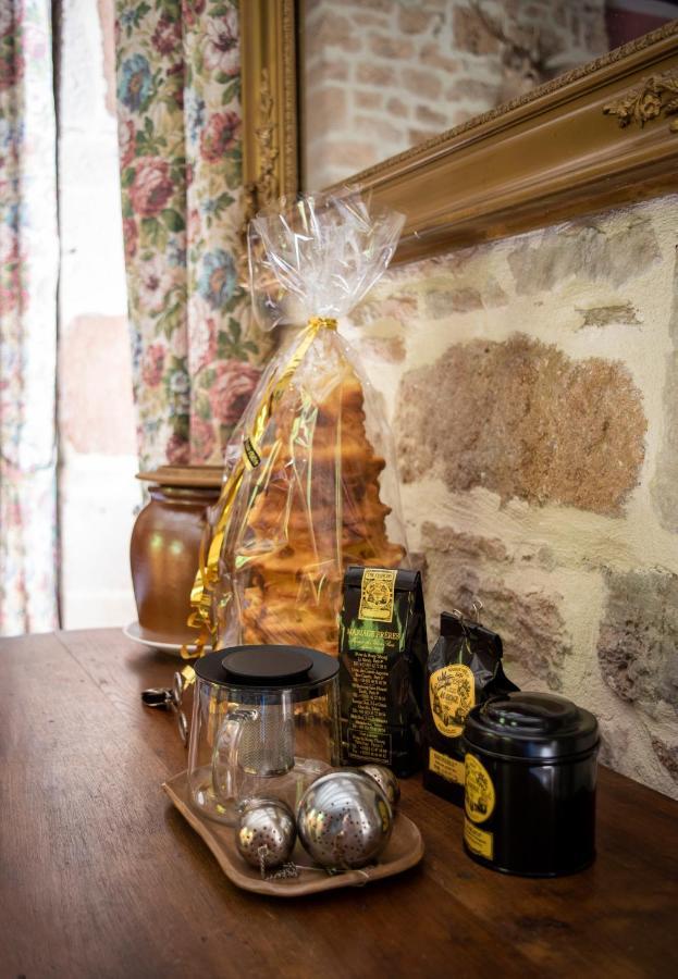 La Demeure Du Comte Bed & Breakfast Marcillac-Vallon Bagian luar foto