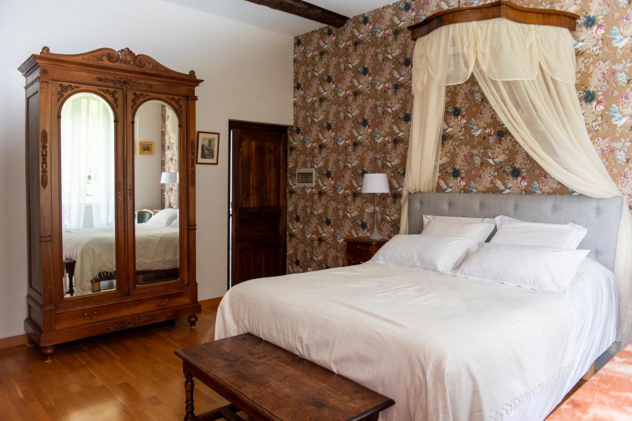 La Demeure Du Comte Bed & Breakfast Marcillac-Vallon Bagian luar foto